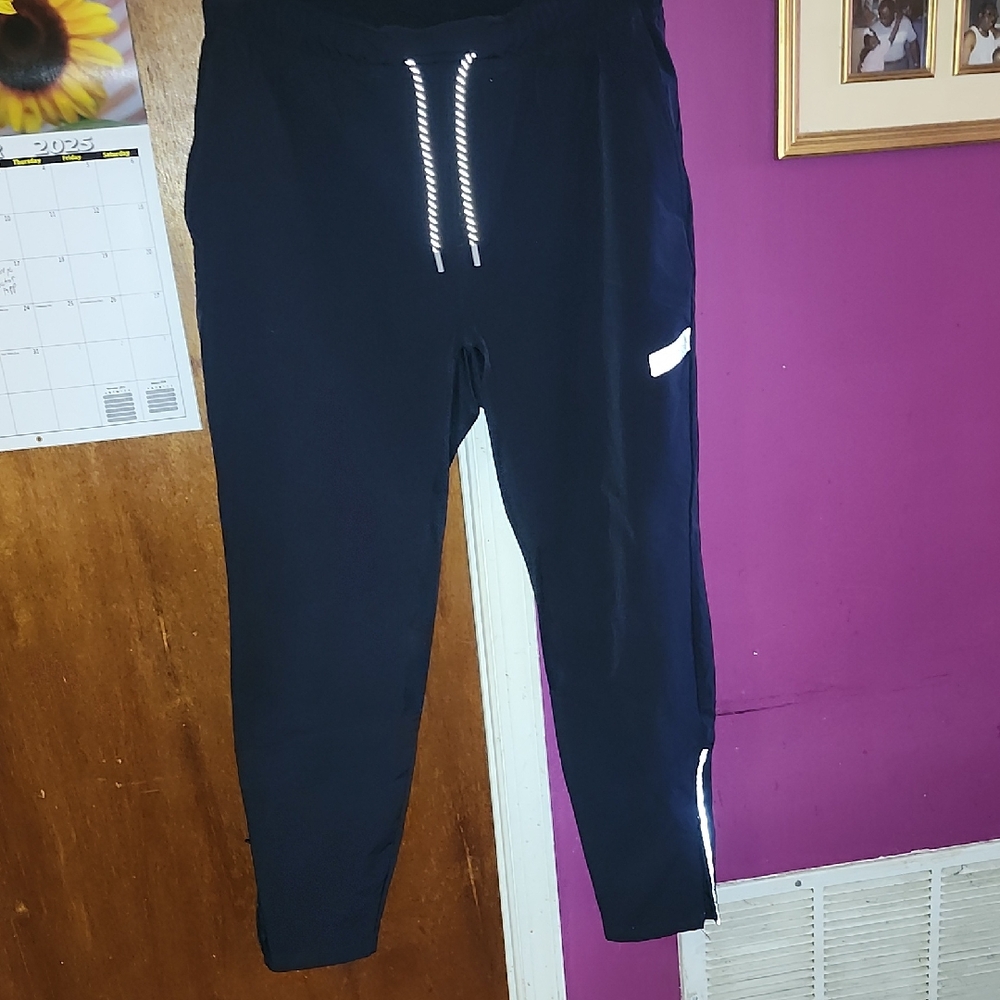 MENS SIZE LARGE, LEGENDS CARSON PANTS AND SHORTS.